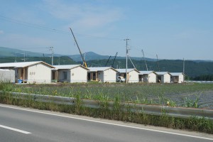 建設中の仮設住宅［阿蘇西原村］