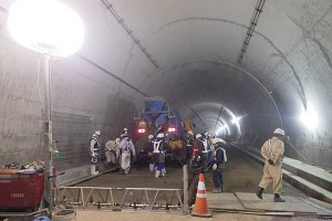 俵山トンネル復旧工事（舗装復旧）